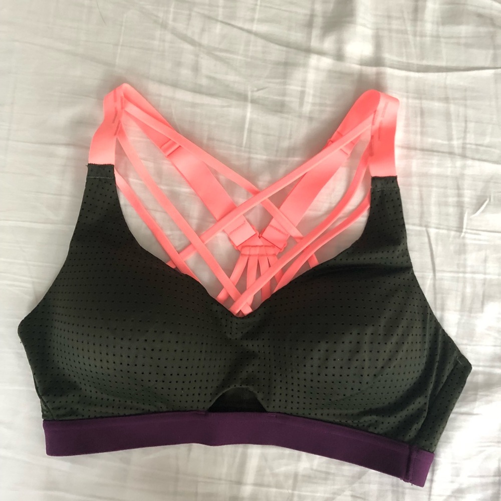 Victoria secret sports bra size 34B